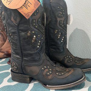 Women's Size 8 Corral Women's Camo Inlay With Studs Western Boots - Square Toe